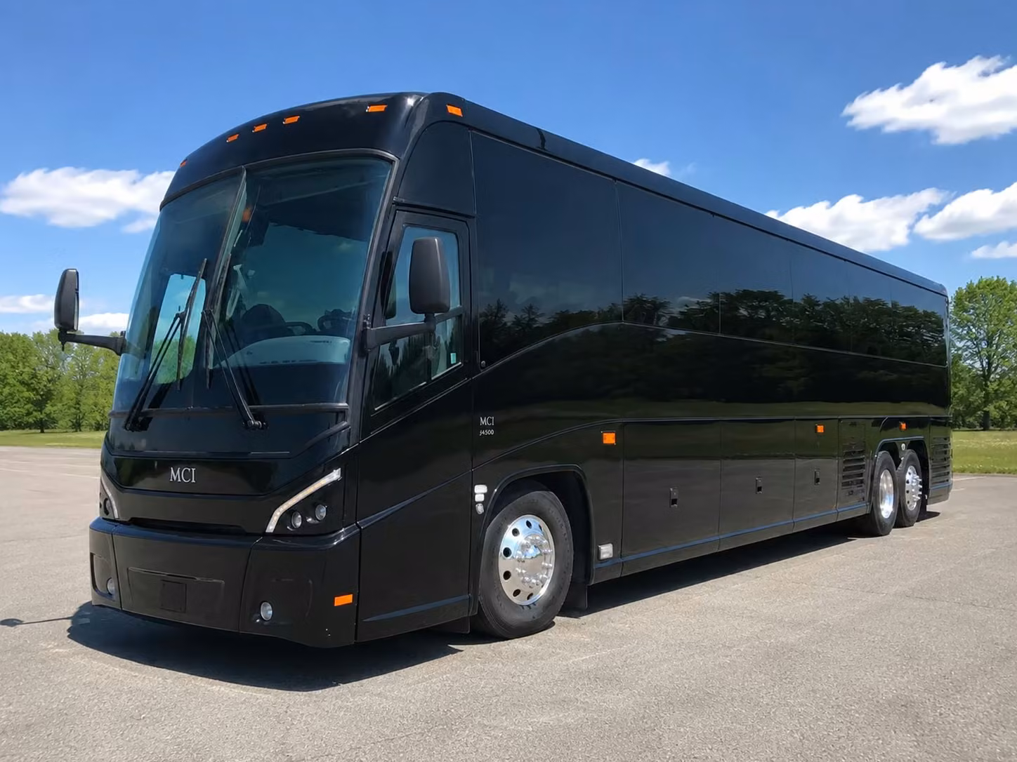 construction crew and worksite shuttle transportation in greater lowell