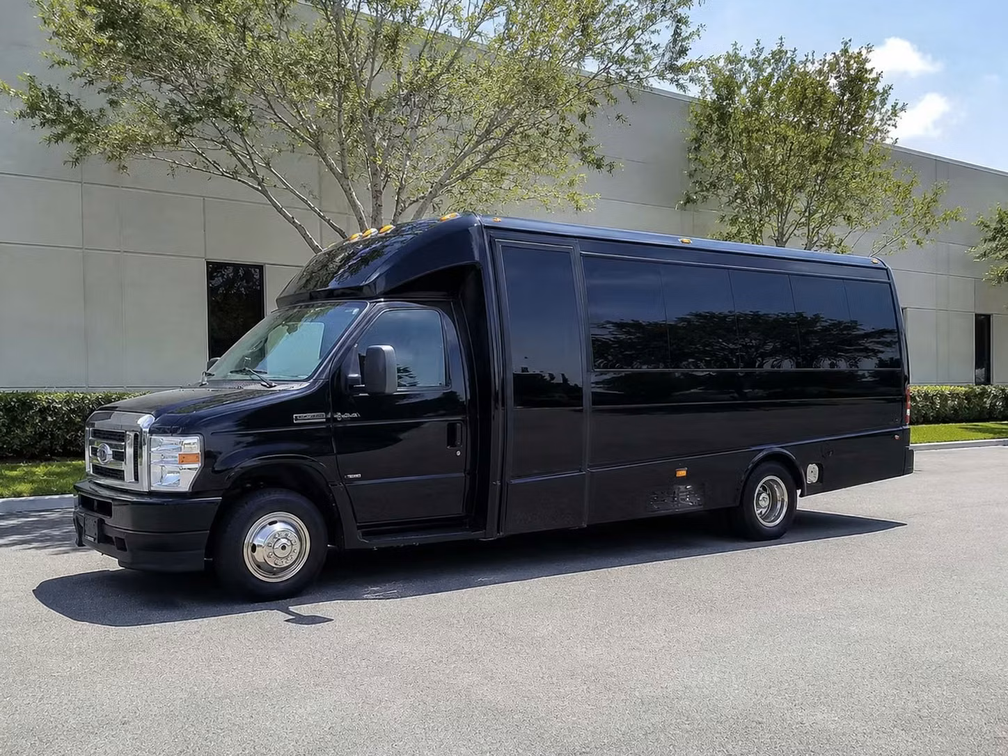 minibus rentals for umass lowell campus tours and college visits